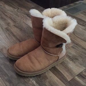 UGG Short Bailey Button Boot